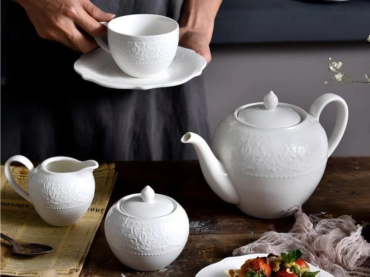 wholesale ceramic table decor and drinkware custom OEM tableware for Horeca bulk buyers
